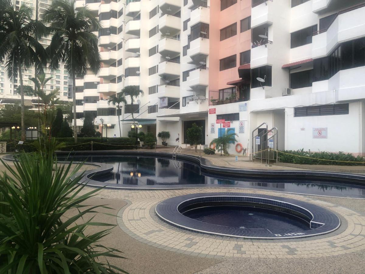 Beach Resort 7 Home Stay Sri Sayang Apartment Batu Ferringhi 3Bedroom Kültér fotó