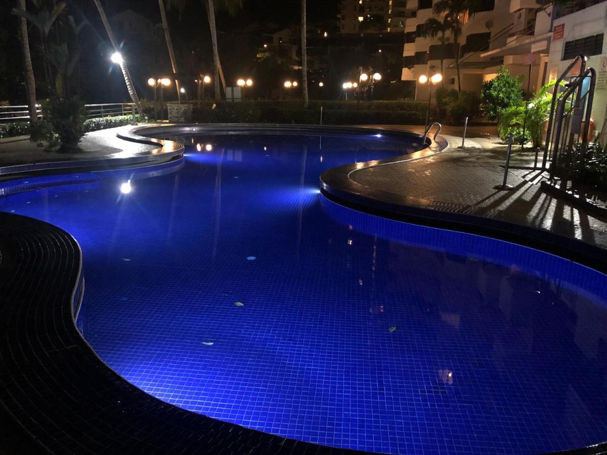 Beach Resort 7 Home Stay Sri Sayang Apartment Batu Ferringhi 3Bedroom Kültér fotó