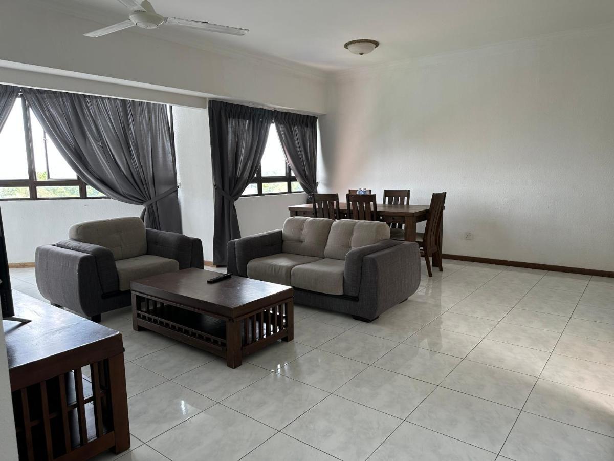 Beach Resort 7 Home Stay Sri Sayang Apartment Batu Ferringhi 3Bedroom Kültér fotó