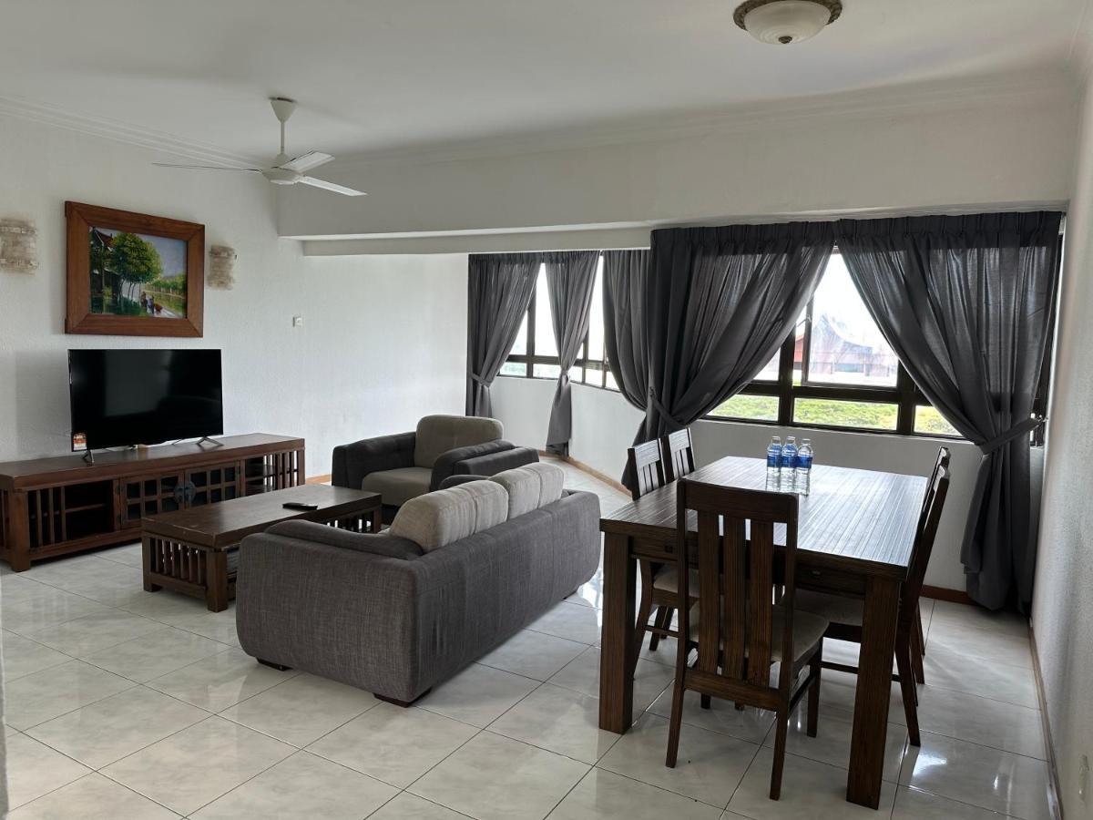 Beach Resort 7 Home Stay Sri Sayang Apartment Batu Ferringhi 3Bedroom Kültér fotó